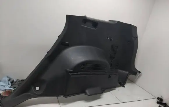 Trunk/boot lower side trim panel