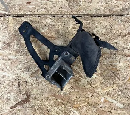 BMW 5 E60 E61 Headlight/headlamp mounting bracket 7033732