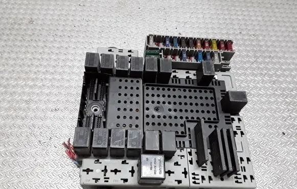 Volvo V70 Fuse module 8645410