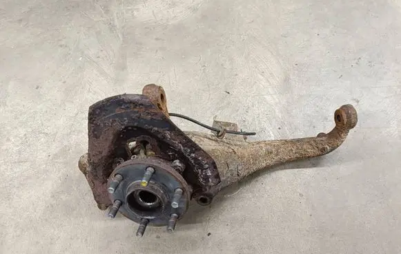 Nissan Navara D40 Front wheel hub spindle knuckle