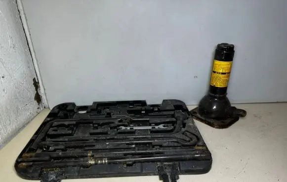 Toyota Land Cruiser (J120) Tool set 0912060200 0911135182