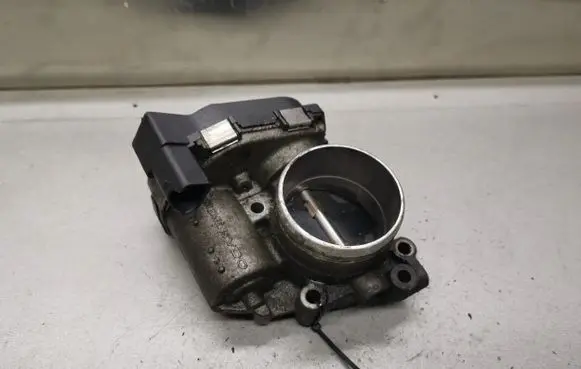 Volkswagen PASSAT B6 Throttle valve 06F133062B