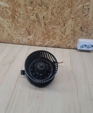 Nissan Micra Heater fan/blower F667217D