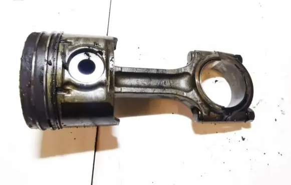KIA Carnival Piston with connecting rod