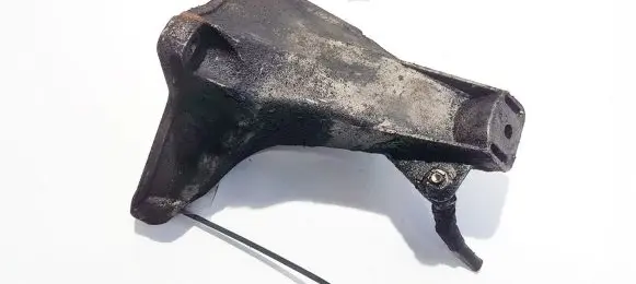 Volkswagen PASSAT B5.5 Engine mounting bracket