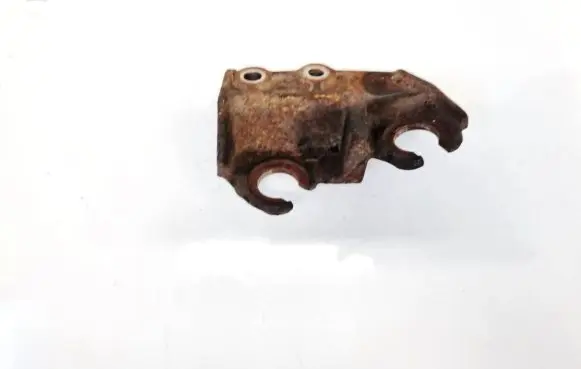 Toyota Yaris Engine mounting bracket