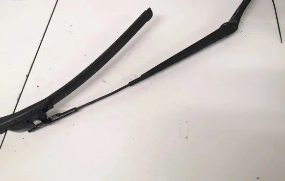 Skoda Octavia Mk2 (1Z) Front wiper blade arm 1z1955409