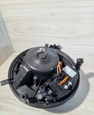 Volkswagen Golf VII Heater fan/blower 5Q1819021A