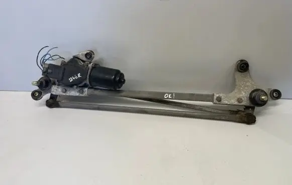 Honda CR-V Front wiper linkage and motor