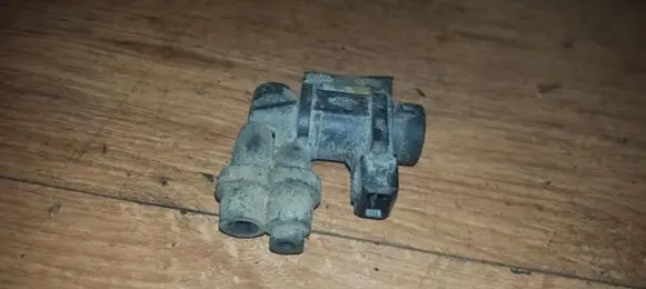 Ford Mondeo MK I Turbo solenoid valve 92ab9h465aa 92AB-9H465-AA
