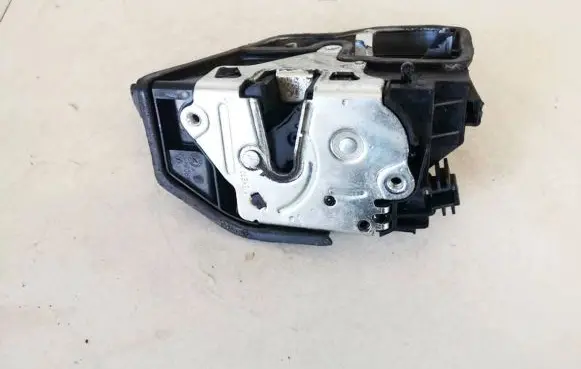 BMW 4 F32 F33 Rear door lock 7202147 a053702