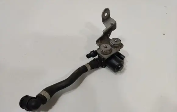 BMW X6 F16 Coolant heater control valve 8517589 8517591