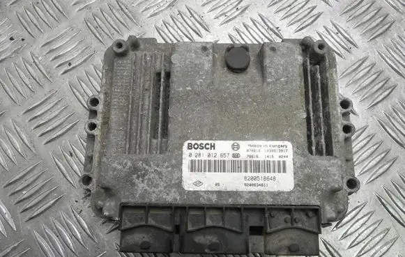 Suzuki Grand Vitara II Engine control unit/module 8200518648