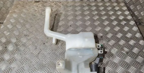 Mazda 2 Windshield washer fluid reservoir/tank
