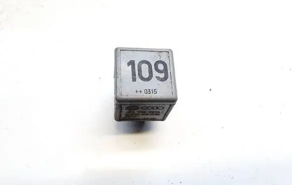 Volkswagen Polo IV 9N3 Other relay 1J0906381A