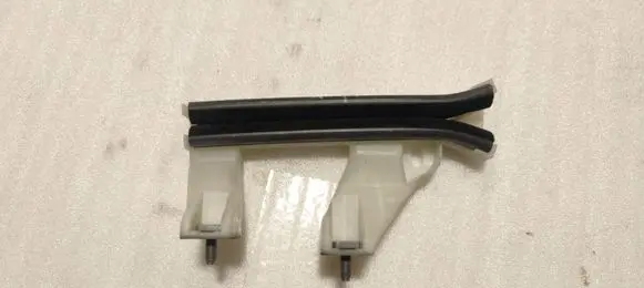 Dacia Sandero III Front door windshield rail 802207278R