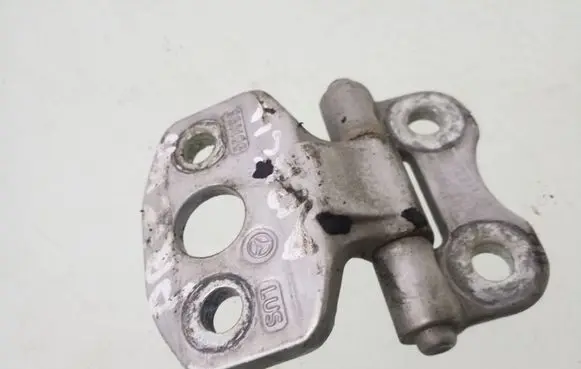 Mercedes-Benz S W140 Front door lower hinge 95M06