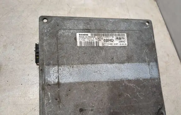 Ford Fiesta Engine control unit/module 4S6112A650SD S120977015F