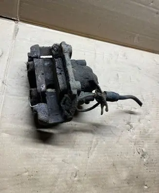 Volkswagen PASSAT B5 Front brake caliper