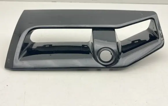 BMW 7 G70 Front bumper lower grill 15857711