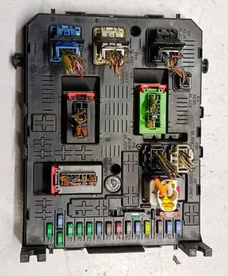 Peugeot 5008 Fuse box set 281197595