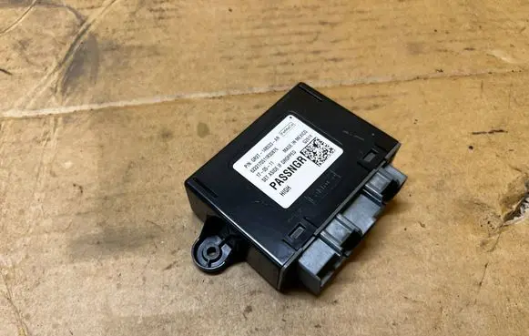 Ford Fusion II Door control unit/module GR2T14B533AR