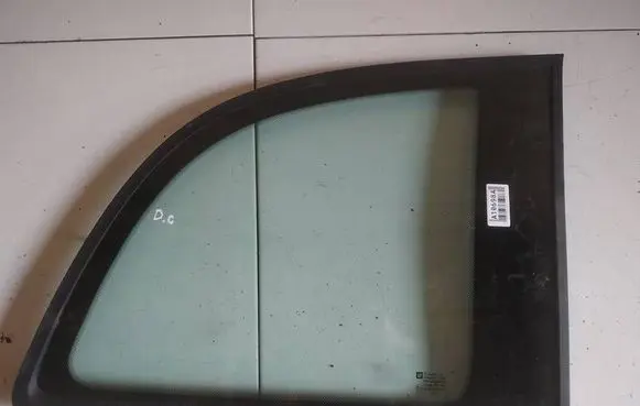 Opel Zafira A Rear side window AS2