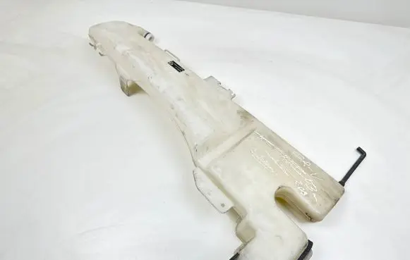Honda CR-V Windshield washer fluid reservoir/tank 010075