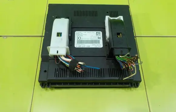 Skoda Fabia Mk2 (5J) Central body control module 10024249 ZP61