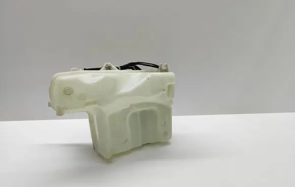 BMW 5 E60 E61 Windshield washer fluid reservoir/tank 7179449 717944901 61667179449