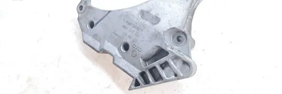 Volkswagen Tiguan Engine mounting bracket 03L199207