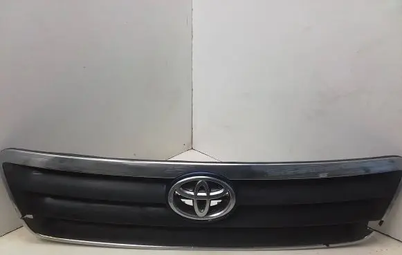 Toyota Avensis Verso Front bumper upper radiator grill 5311144120