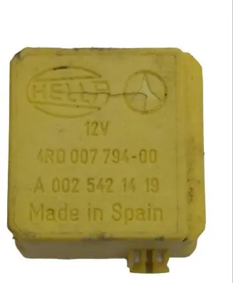Mercedes-Benz C W203 Other relay A0025421419 4RD00779400