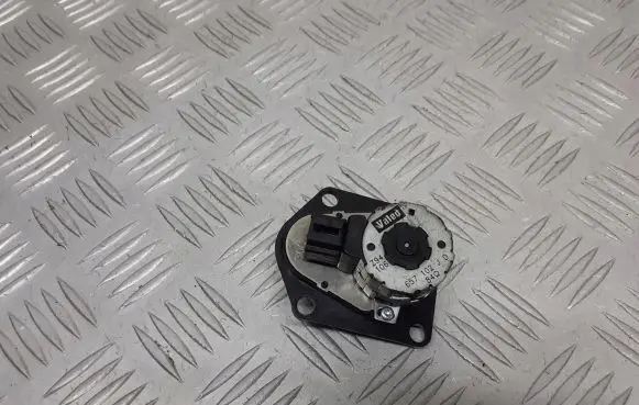 Peugeot 607 Central body control module 657102JD