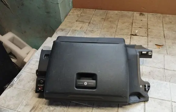 Citroen C4 I Picasso Glove box 9654110677
