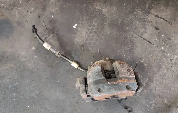 Volvo XC60 Front brake caliper