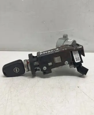 Opel Astra J Ignition lock 20939745