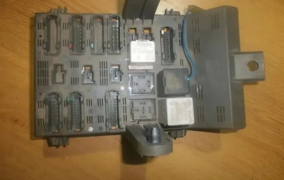 Renault Laguna I Fuse box set 7700821586 7703197962