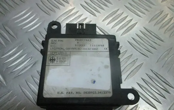 Opel Sintra Central locking relay 10257902