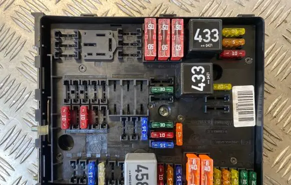 Audi A3 S3 8P Fuse module 1K0937124K 014189861