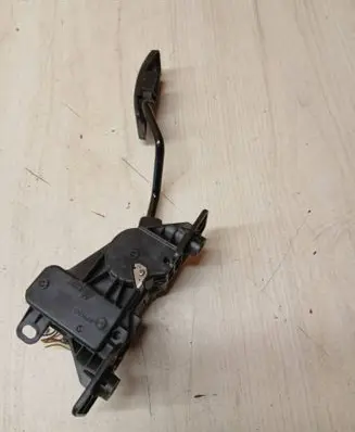 Mitsubishi Grandis Accelerator throttle pedal APM30005