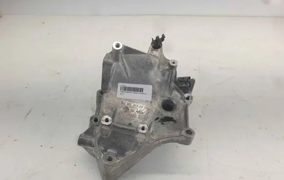 Mercedes-Benz C W205 Generator/alternator bracket A6512340339