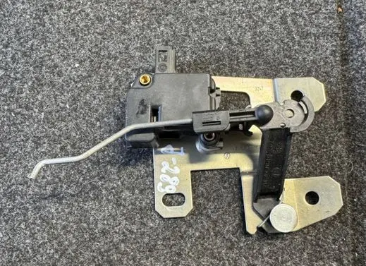 Volkswagen Touareg I Tailgate boot lock/latch motor 7L6827425A