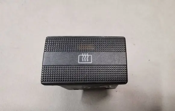 Volkswagen PASSAT B4 Windscreen/window heater switch