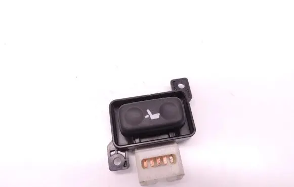 Lexus IS 220D-250-350 Seat control switch 9090Y95 D95