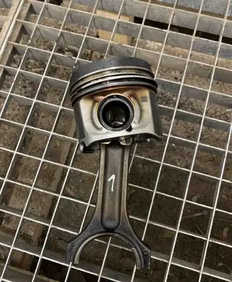 BMW 5 F10 F11 Piston 