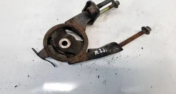 Toyota Yaris Engine mount bracket 