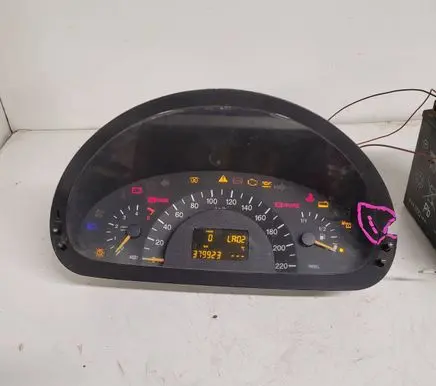 Mercedes-Benz Vito Viano W639 Speedometer (instrument cluster) A6394462921