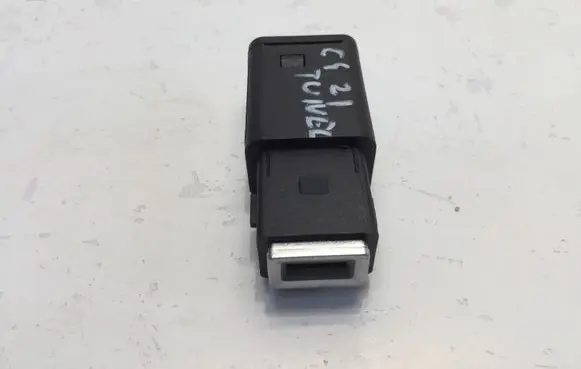 Citroen C4 III e-C4 USB socket connector 98217039DX