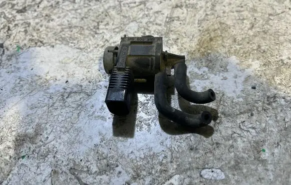 Volkswagen Golf V Turbo solenoid valve 1K0906283A